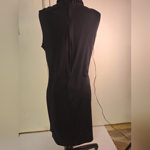 Sleeveless Black Midi Dress - Picture 6 of 7